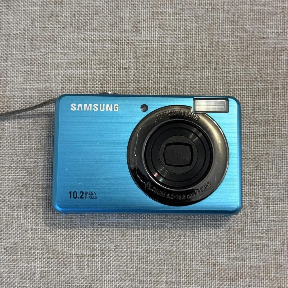 Samsung Vibrant Blue Digital Camera